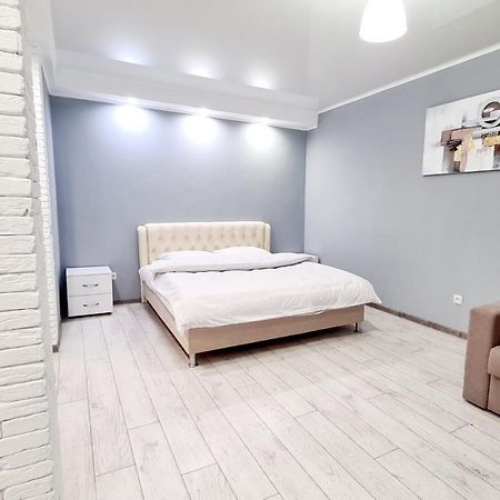 Apartaments On Vulytsia Heroiv Ato 32 Krivoi Rog Exterior foto