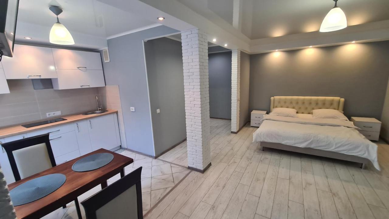 Apartaments On Vulytsia Heroiv Ato 32 Krivoi Rog Exterior foto