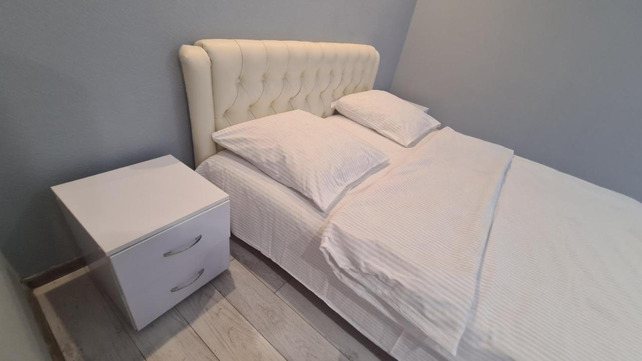 Apartaments On Vulytsia Heroiv Ato 32 Krivoi Rog Exterior foto